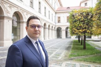 Lipavskému je na zvracení? Může založit sbírku, nebo dotovat projekty ze svého